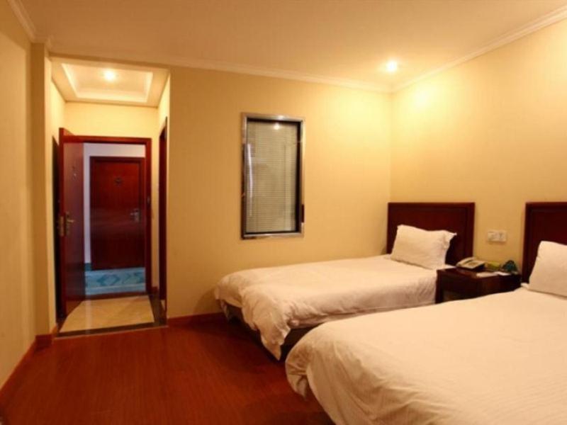 Greentree Guangdahuizhan Express Hotel