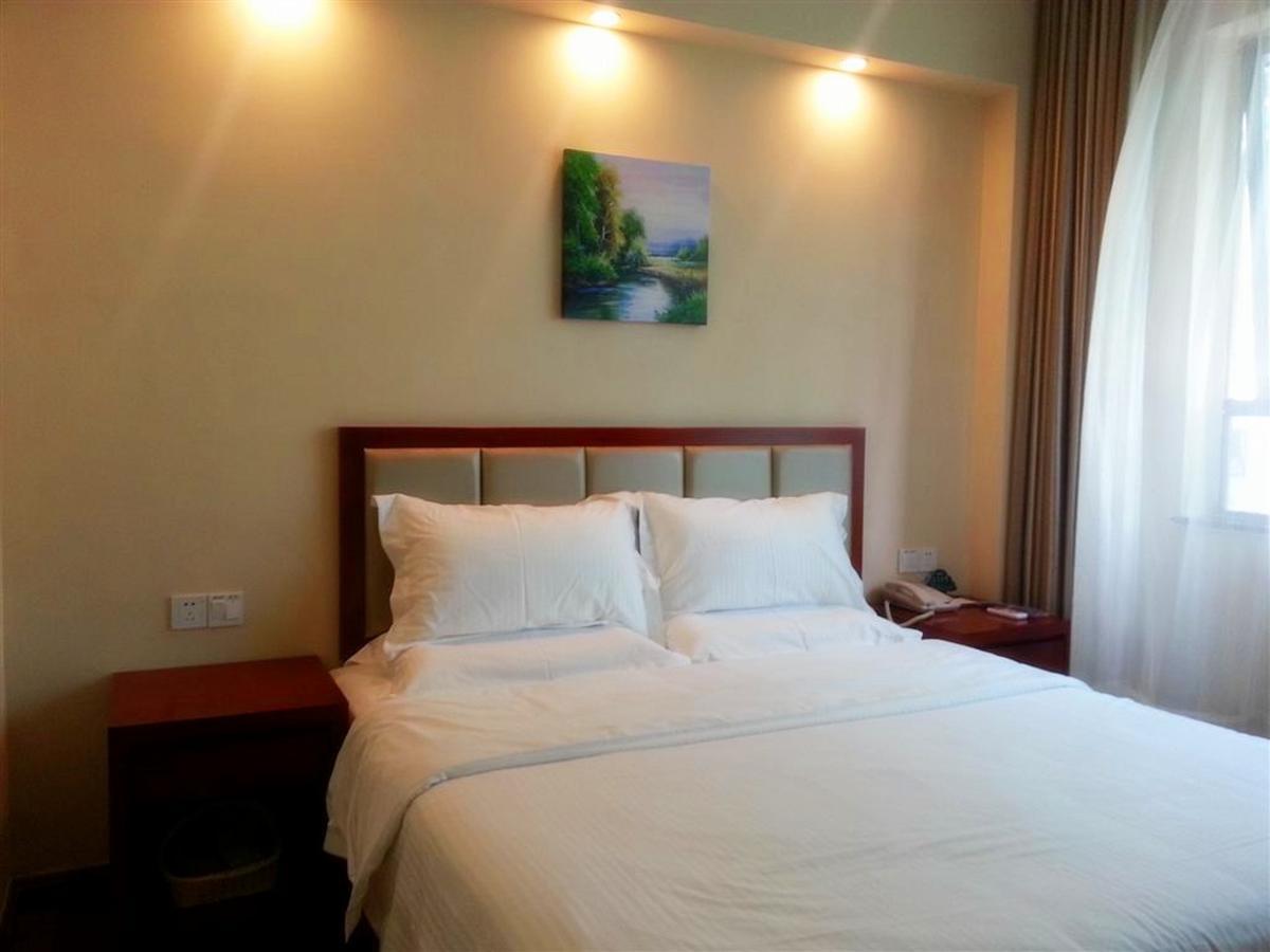 Hotel Greentree Guangdahuizhan Express 3*